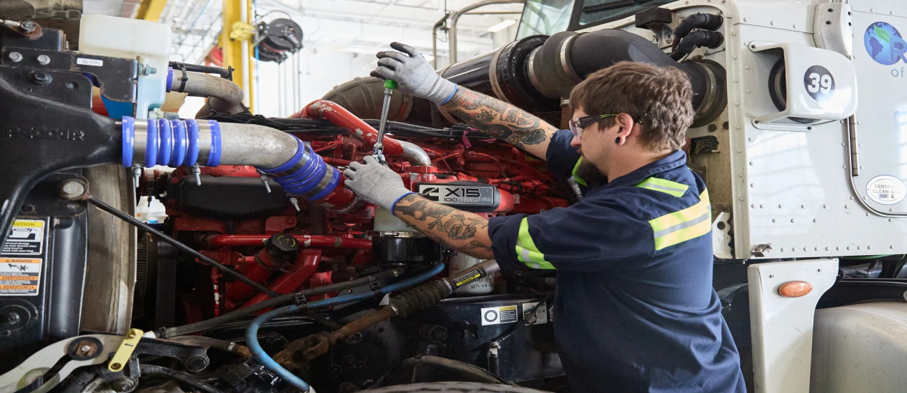 Trailer Engine Repair Services in Canada: Keep Your Fleet Running Efficiently